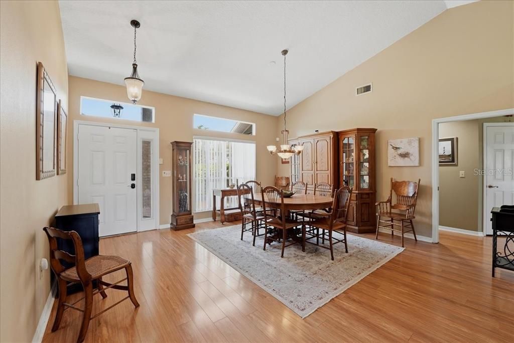 En Venta: $675,000 (5 camas, 2 baños, 2756 Pies cuadrados)