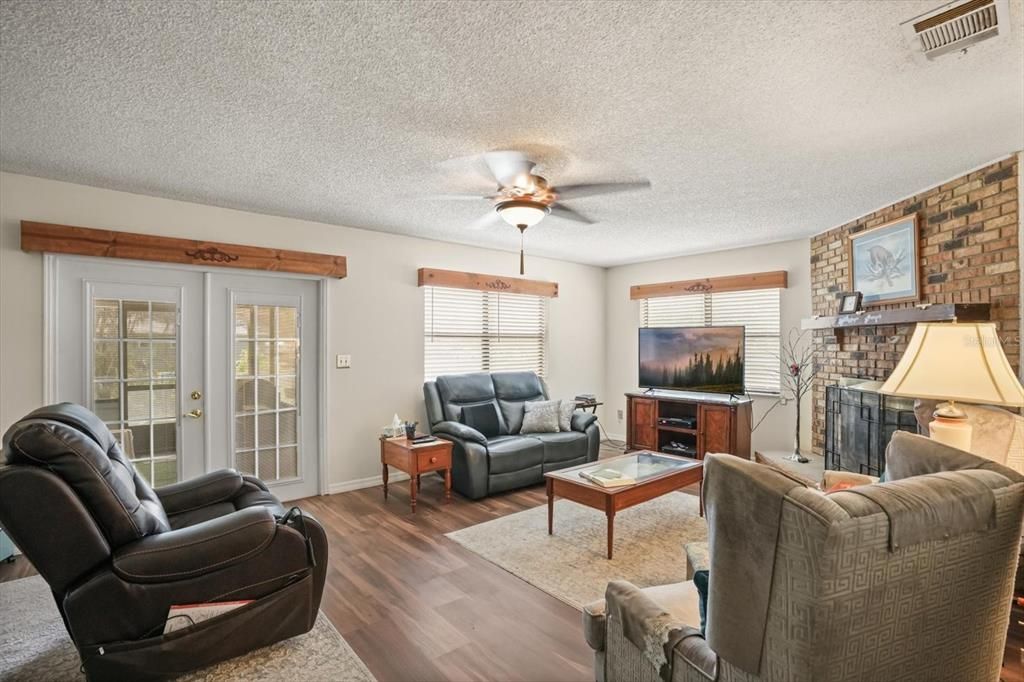 Active With Contract: $350,000 (3 beds, 2 baths, 1732 Square Feet)