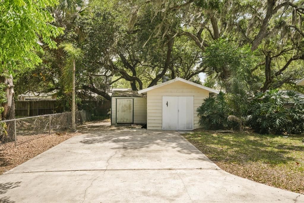 Active With Contract: $350,000 (3 beds, 2 baths, 1732 Square Feet)