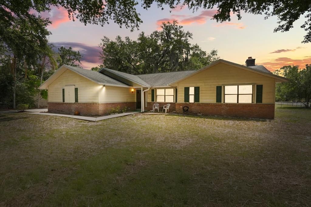 Active With Contract: $350,000 (3 beds, 2 baths, 1732 Square Feet)