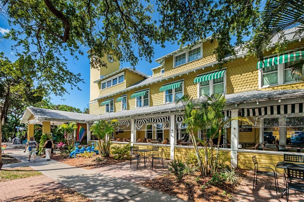Active With Contract: $722,000 (4 beds, 3 baths, 2167 Square Feet)