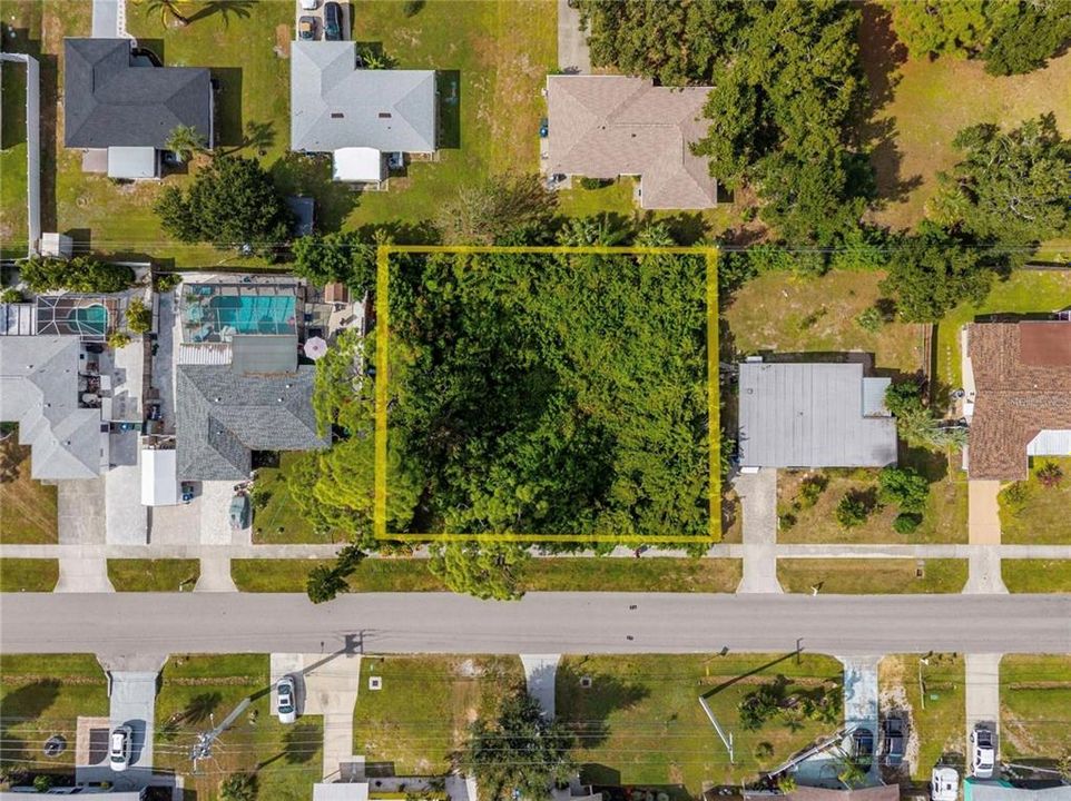 待售: $120,000 (0.28 acres)
