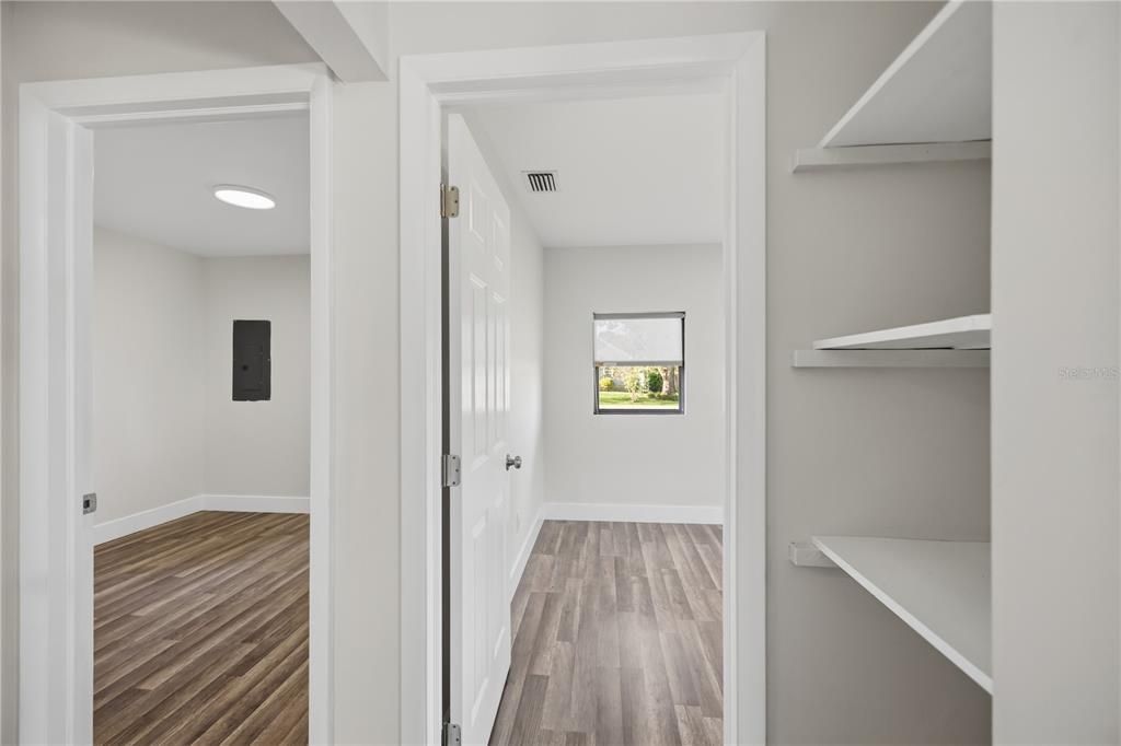 Active With Contract: $195,000 (2 beds, 1 baths, 884 Square Feet)