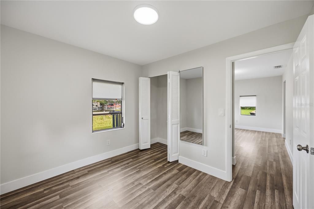 Active With Contract: $195,000 (2 beds, 1 baths, 884 Square Feet)
