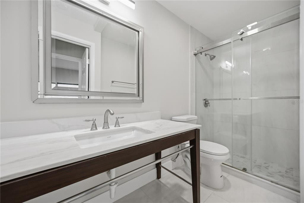 Active With Contract: $195,000 (2 beds, 1 baths, 884 Square Feet)