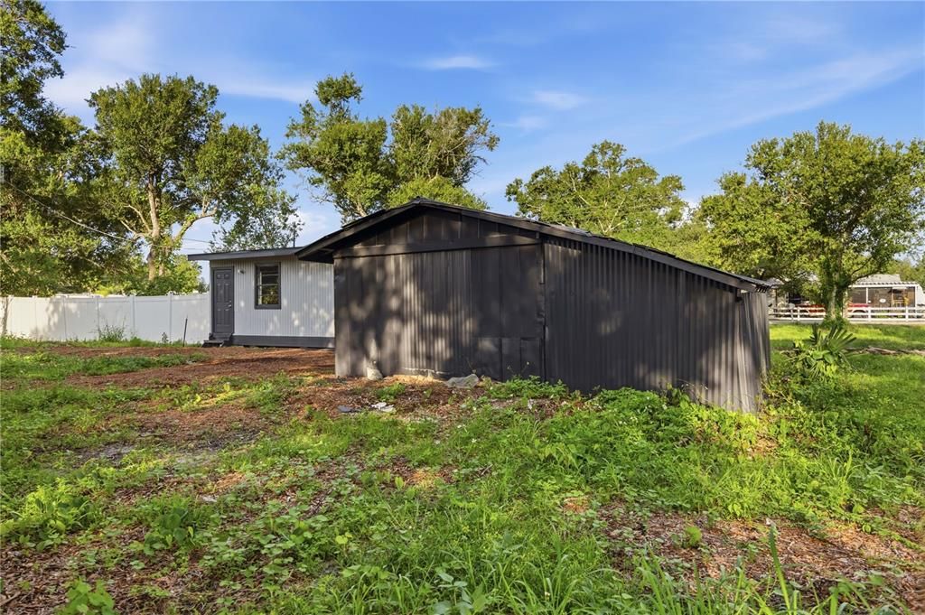 Active With Contract: $195,000 (2 beds, 1 baths, 884 Square Feet)