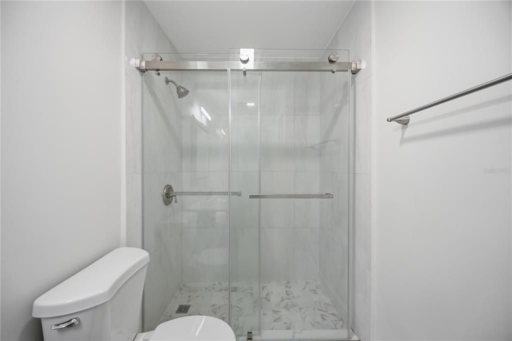 Active With Contract: $195,000 (2 beds, 1 baths, 884 Square Feet)