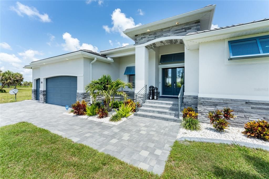 For Sale: $699,900 (3 beds, 3 baths, 2253 Square Feet)