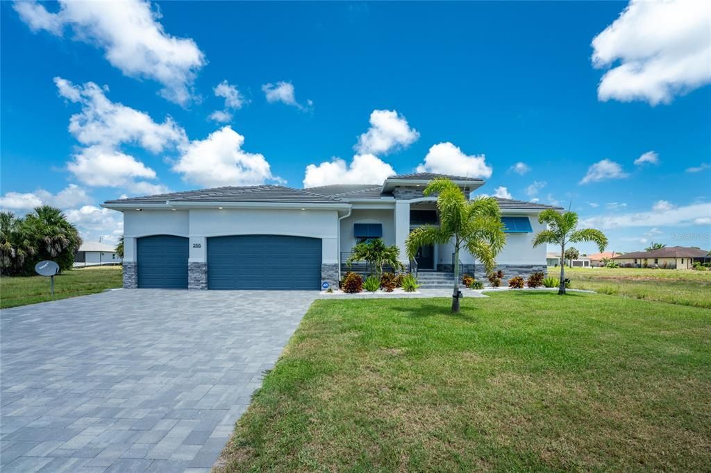 For Sale: $699,900 (3 beds, 3 baths, 2253 Square Feet)