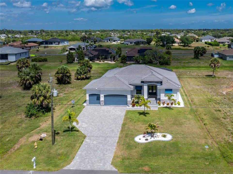 For Sale: $699,900 (3 beds, 3 baths, 2253 Square Feet)