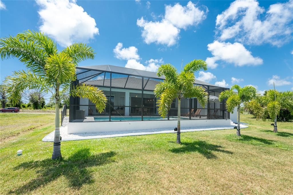 For Sale: $699,900 (3 beds, 3 baths, 2253 Square Feet)