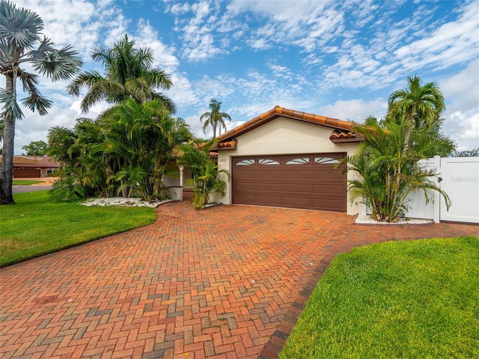 For Sale: $759,000 (4 beds, 2 baths, 2200 Square Feet)