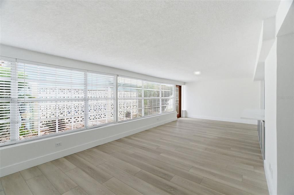For Sale: $759,000 (4 beds, 2 baths, 2200 Square Feet)