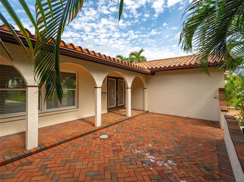 For Sale: $759,000 (4 beds, 2 baths, 2200 Square Feet)