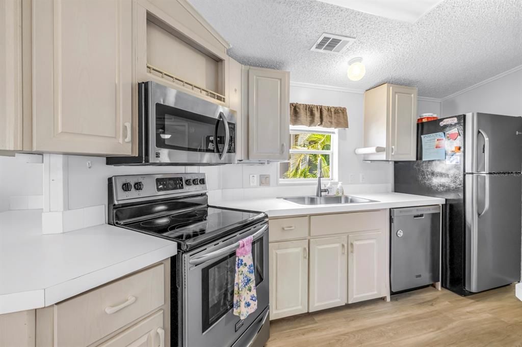 Activo con contrato: $165,000 (2 camas, 2 baños, 1024 Pies cuadrados)