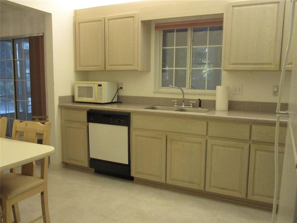 На продажу: $259,000 (3 спален, 2 ванн, 1835 Квадратных фут)