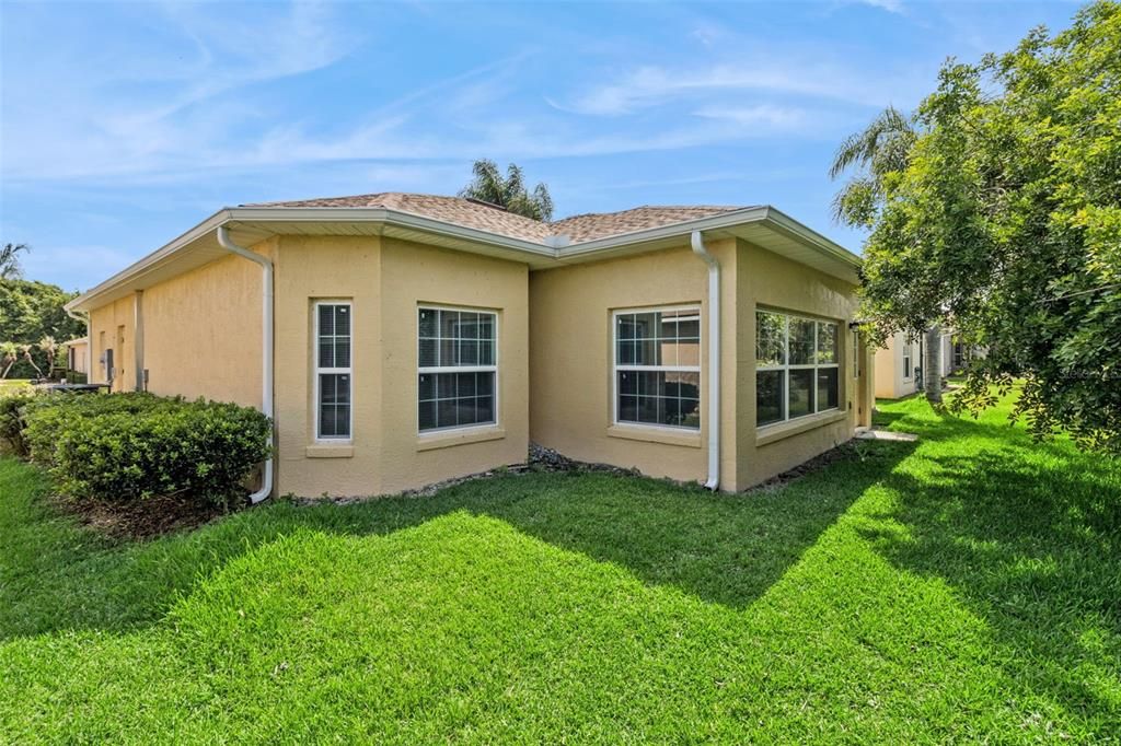 En Venta: $299,900 (3 camas, 2 baños, 1975 Pies cuadrados)
