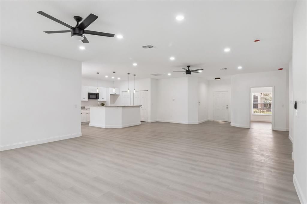 En Venta: $299,900 (3 camas, 2 baños, 1975 Pies cuadrados)