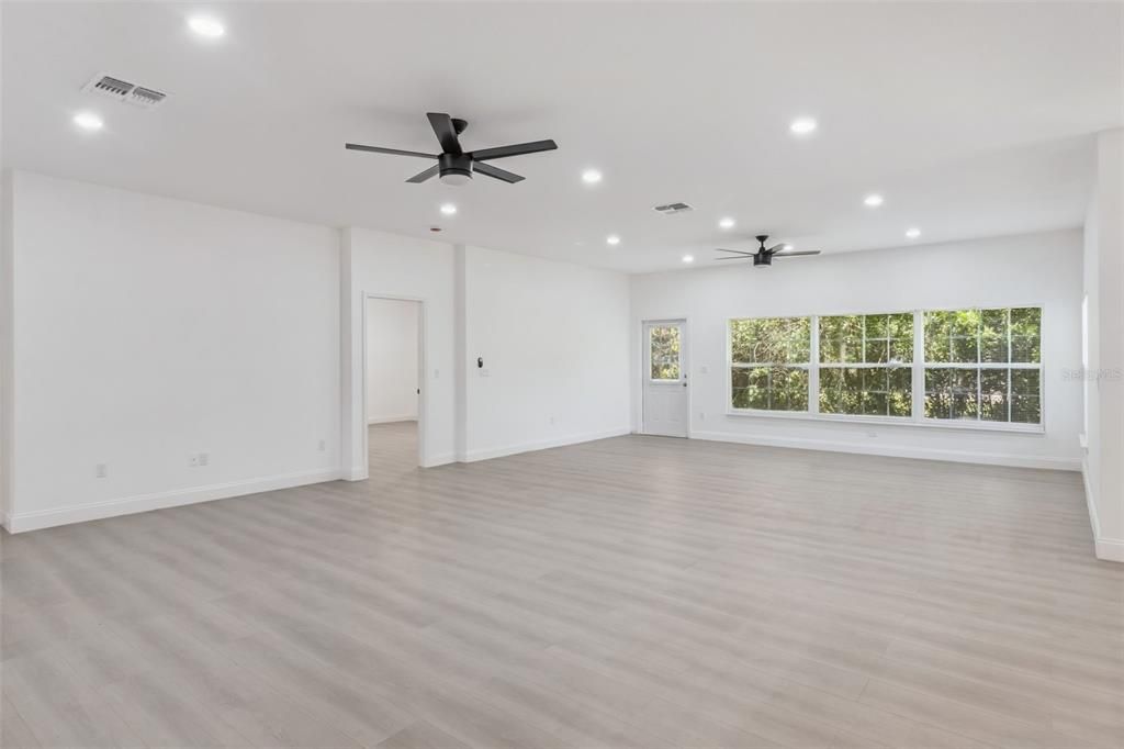 En Venta: $299,900 (3 camas, 2 baños, 1975 Pies cuadrados)