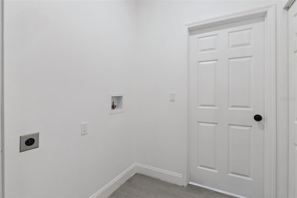 En Venta: $299,900 (3 camas, 2 baños, 1975 Pies cuadrados)