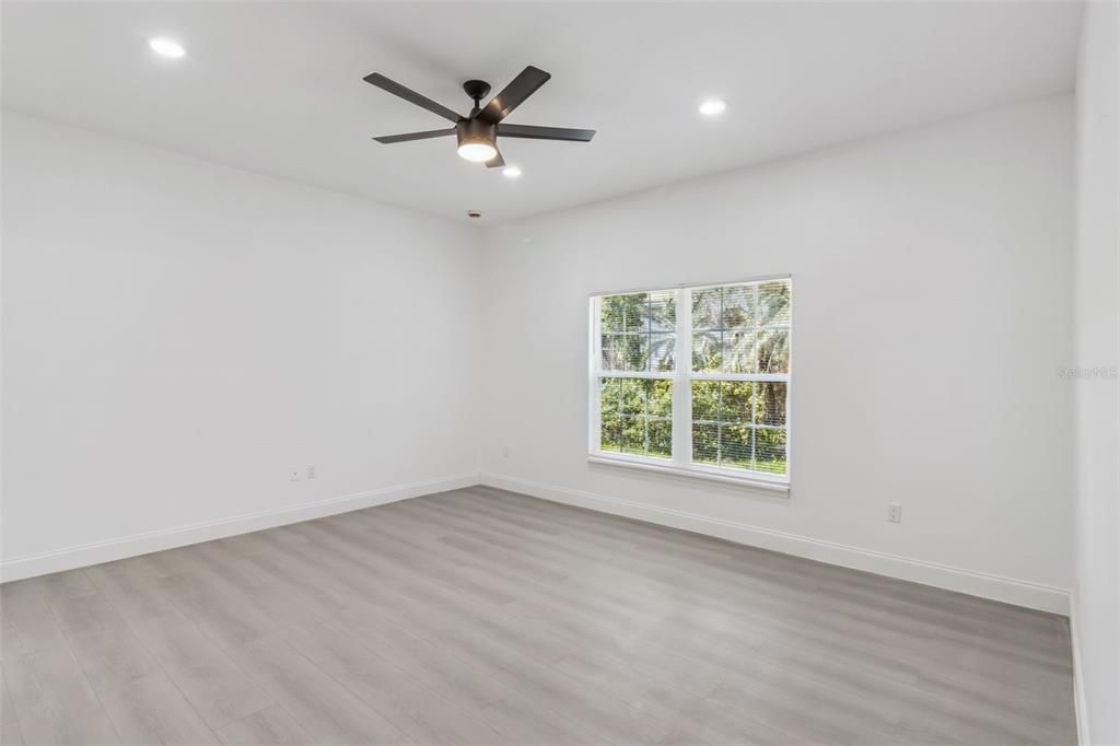 En Venta: $299,900 (3 camas, 2 baños, 1975 Pies cuadrados)
