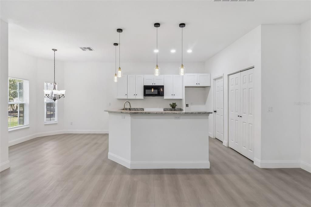 En Venta: $299,900 (3 camas, 2 baños, 1975 Pies cuadrados)