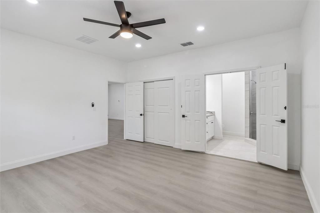 En Venta: $299,900 (3 camas, 2 baños, 1975 Pies cuadrados)