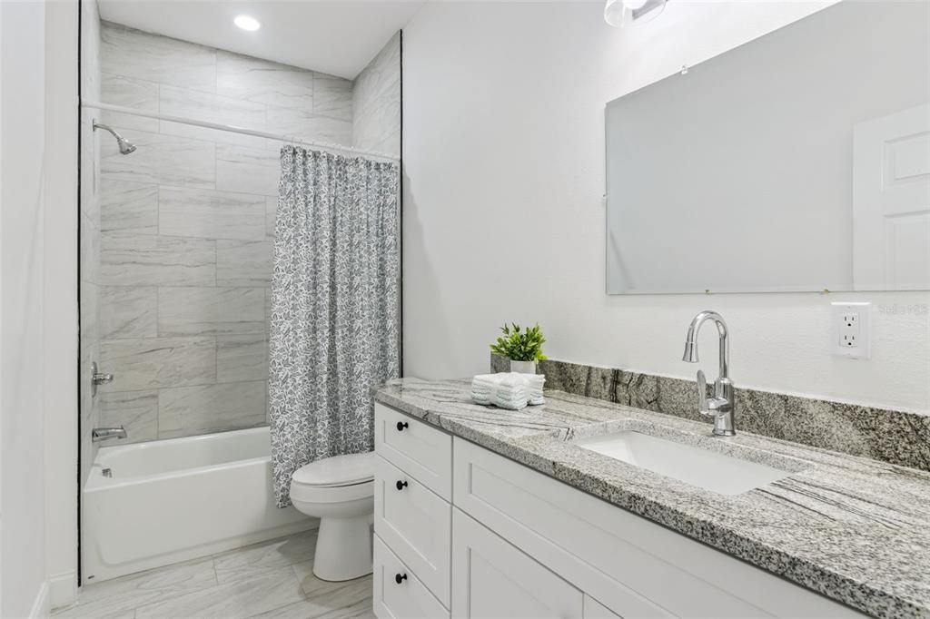 En Venta: $299,900 (3 camas, 2 baños, 1975 Pies cuadrados)