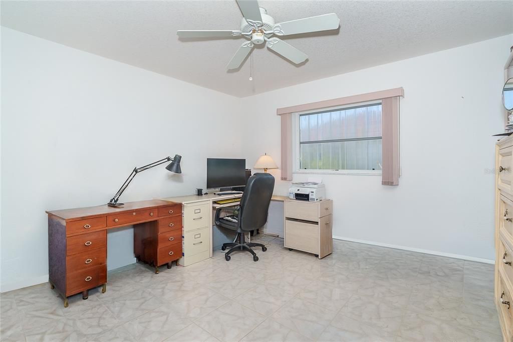Activo con contrato: $350,000 (3 camas, 2 baños, 1816 Pies cuadrados)