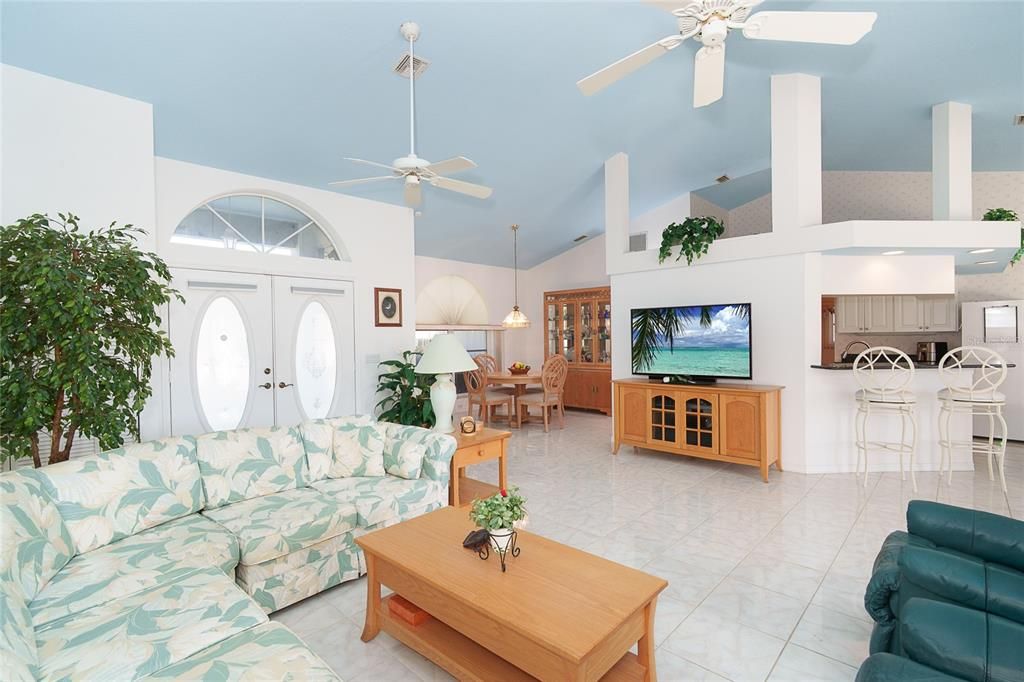 Activo con contrato: $350,000 (3 camas, 2 baños, 1816 Pies cuadrados)