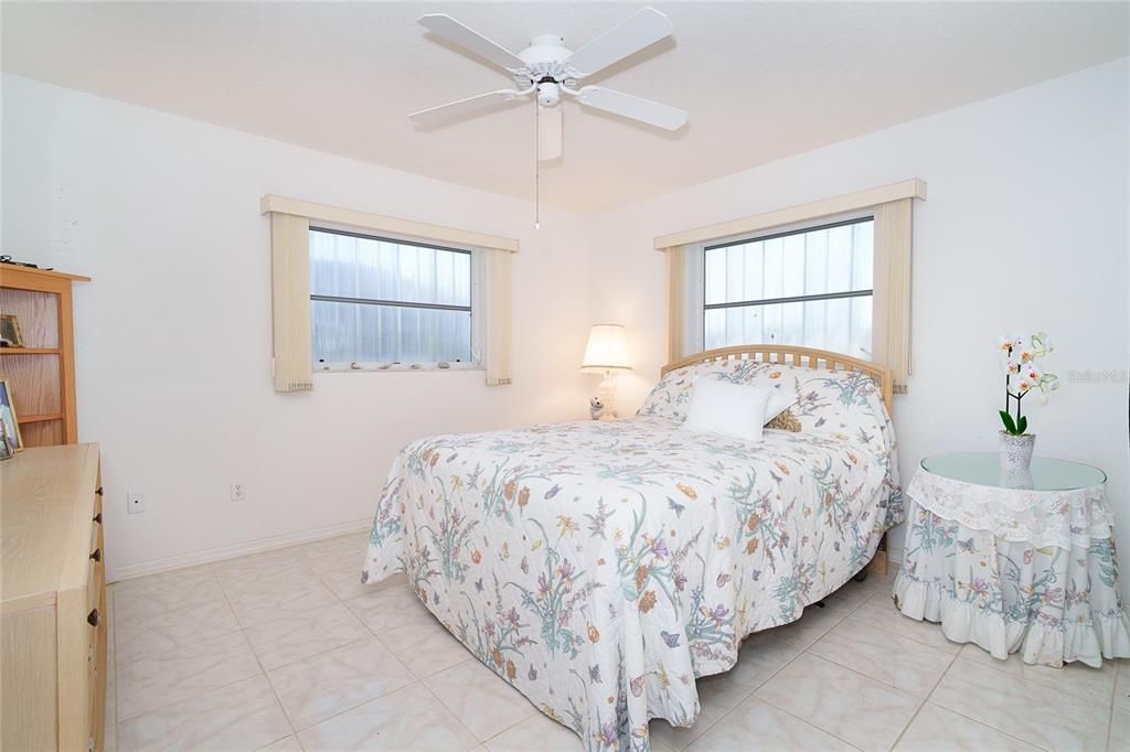 Activo con contrato: $350,000 (3 camas, 2 baños, 1816 Pies cuadrados)