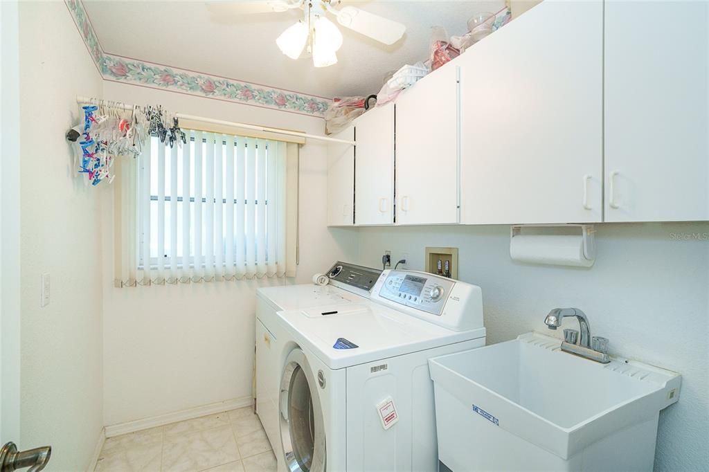 Activo con contrato: $350,000 (3 camas, 2 baños, 1816 Pies cuadrados)