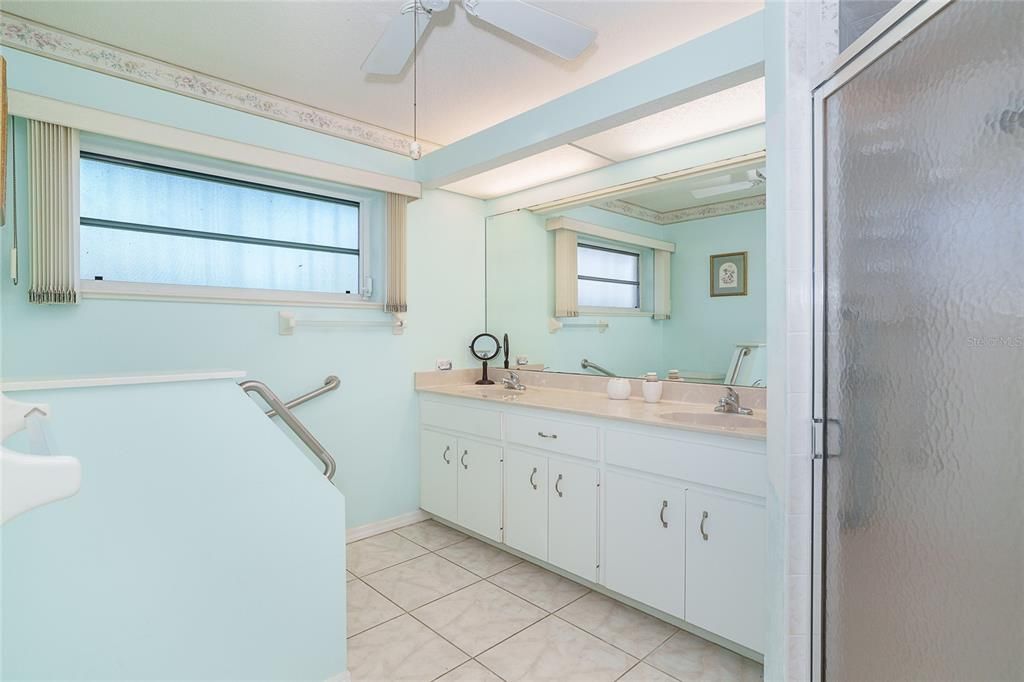 Activo con contrato: $350,000 (3 camas, 2 baños, 1816 Pies cuadrados)