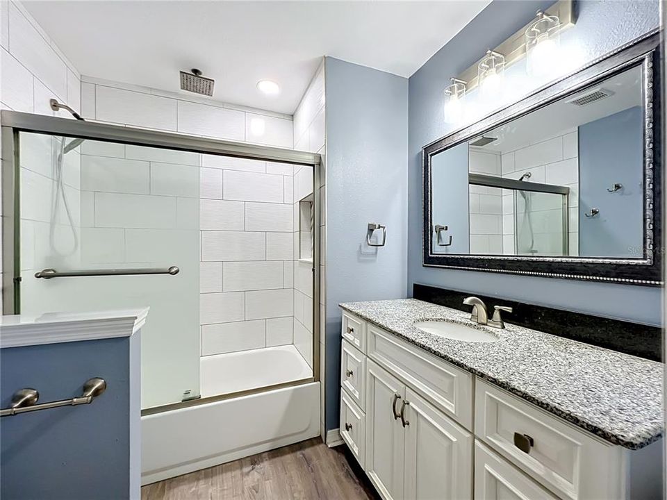 Activo con contrato: $169,999 (2 camas, 1 baños, 1020 Pies cuadrados)