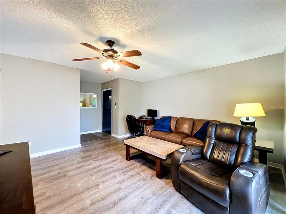 Activo con contrato: $169,999 (2 camas, 1 baños, 1020 Pies cuadrados)