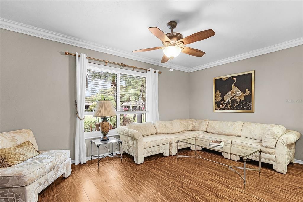 For Sale: $299,900 (2 beds, 2 baths, 1612 Square Feet)
