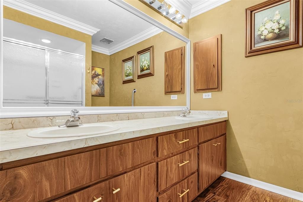 For Sale: $299,900 (2 beds, 2 baths, 1612 Square Feet)