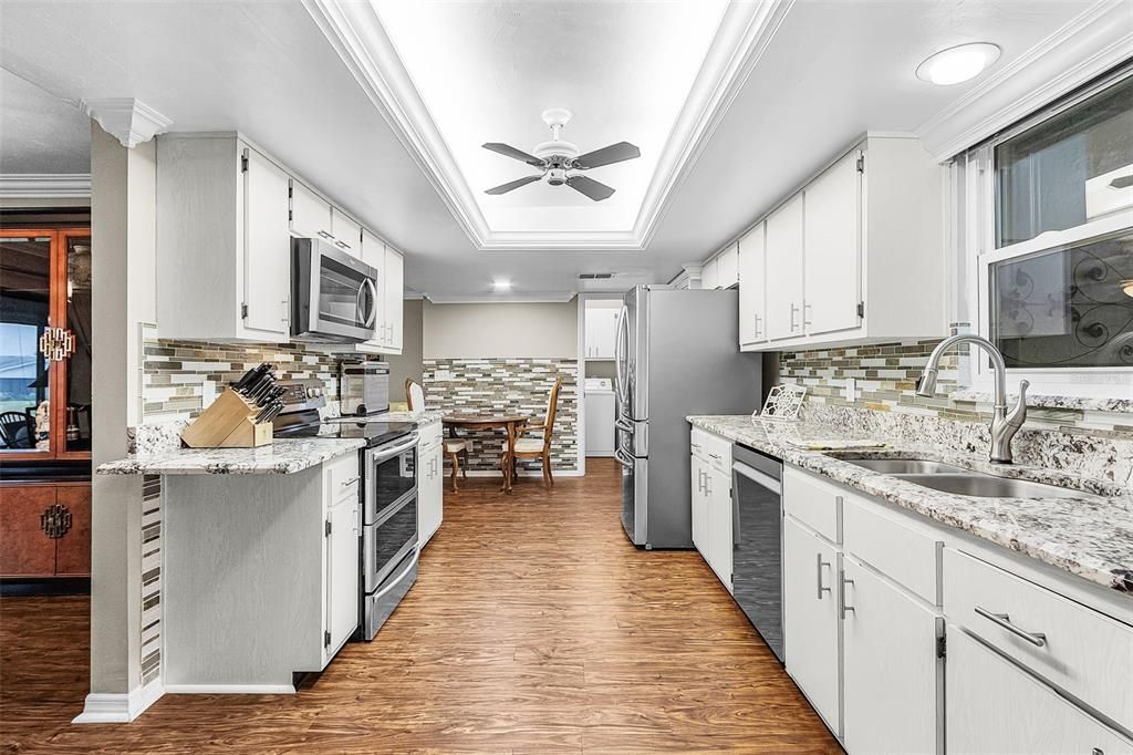 For Sale: $299,900 (2 beds, 2 baths, 1612 Square Feet)