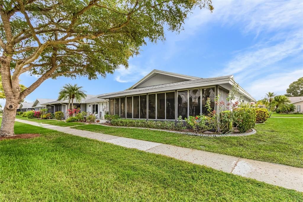 For Sale: $299,900 (2 beds, 2 baths, 1612 Square Feet)