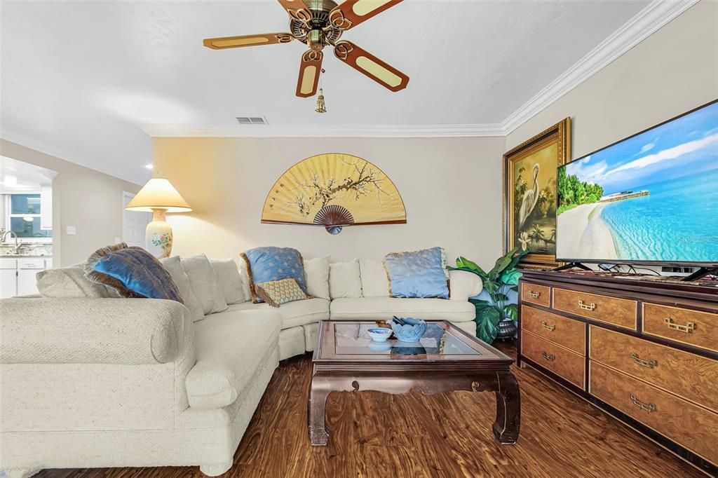 For Sale: $299,900 (2 beds, 2 baths, 1612 Square Feet)