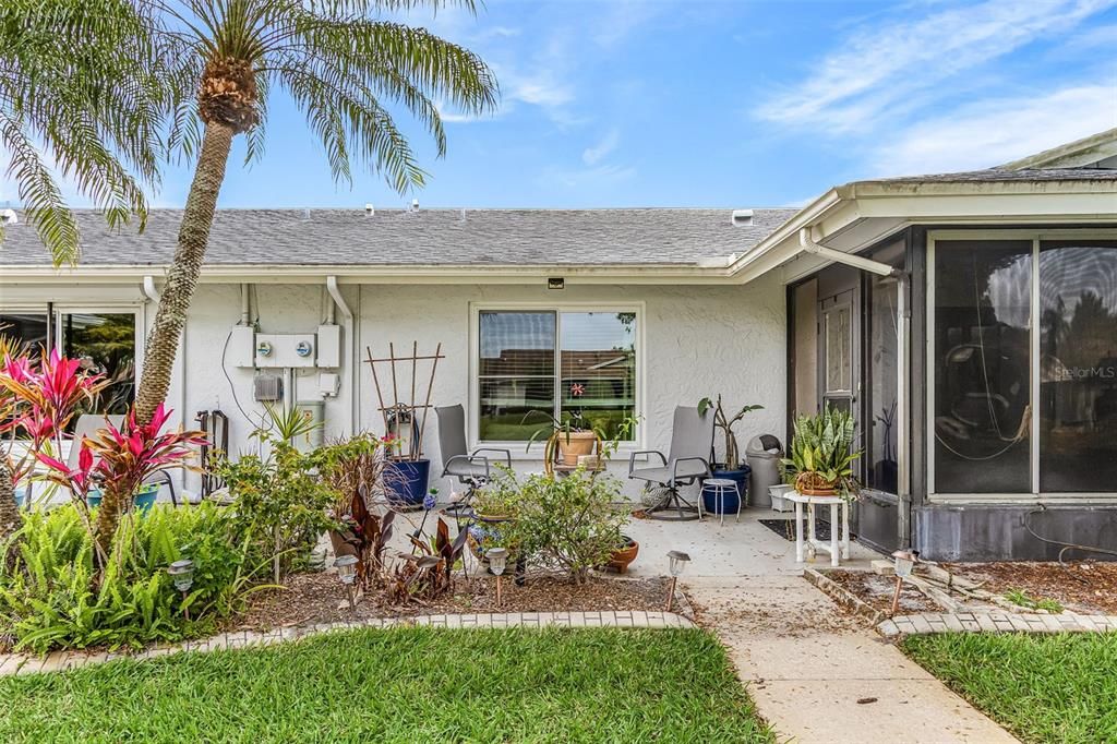 For Sale: $299,900 (2 beds, 2 baths, 1612 Square Feet)