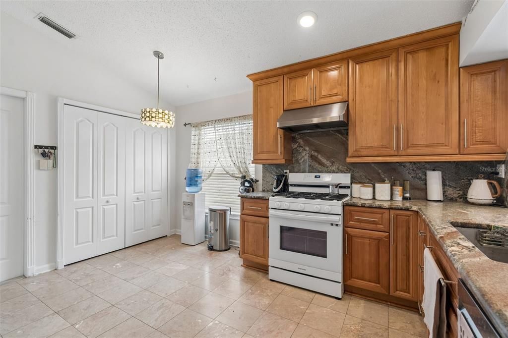 En Venta: $409,900 (3 camas, 2 baños, 1636 Pies cuadrados)