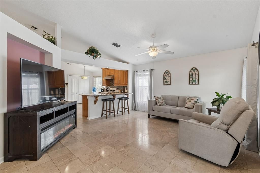 En Venta: $409,900 (3 camas, 2 baños, 1636 Pies cuadrados)
