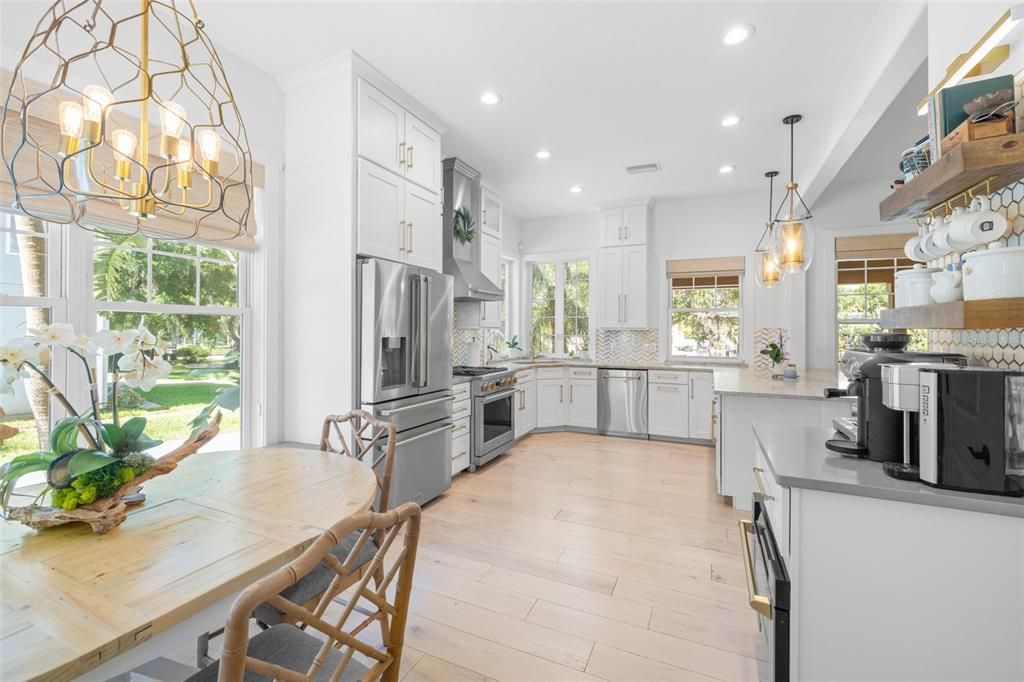 En Venta: $1,375,000 (5 camas, 3 baños, 2600 Pies cuadrados)