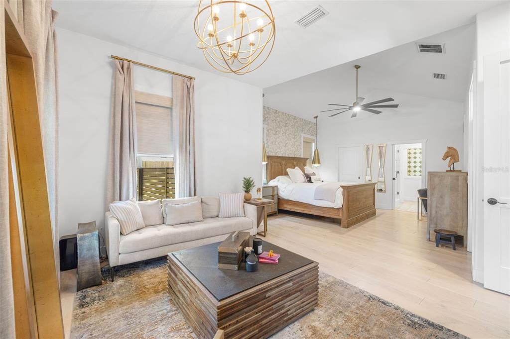 En Venta: $1,375,000 (5 camas, 3 baños, 2600 Pies cuadrados)