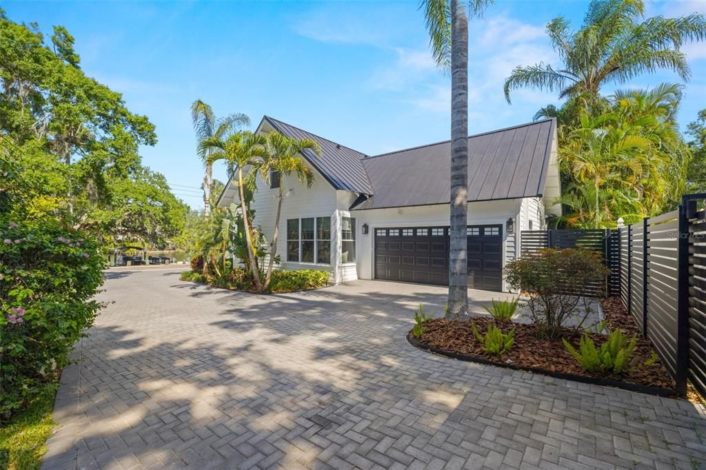 En Venta: $1,375,000 (5 camas, 3 baños, 2600 Pies cuadrados)