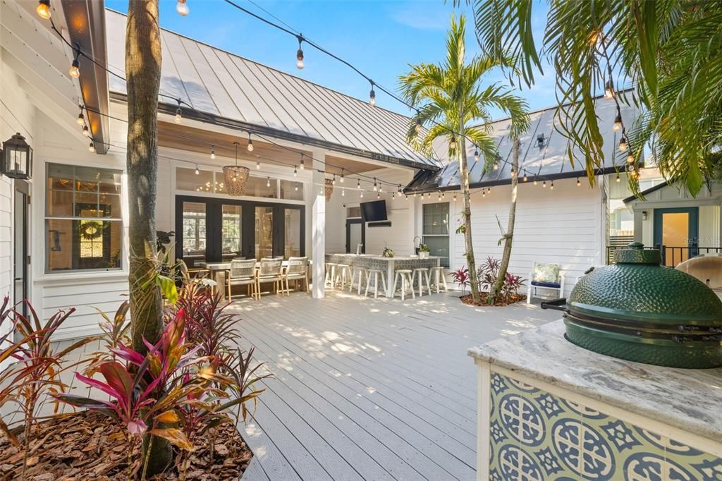 En Venta: $1,375,000 (5 camas, 3 baños, 2600 Pies cuadrados)