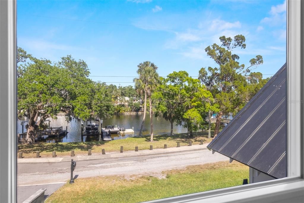 En Venta: $1,375,000 (5 camas, 3 baños, 2600 Pies cuadrados)
