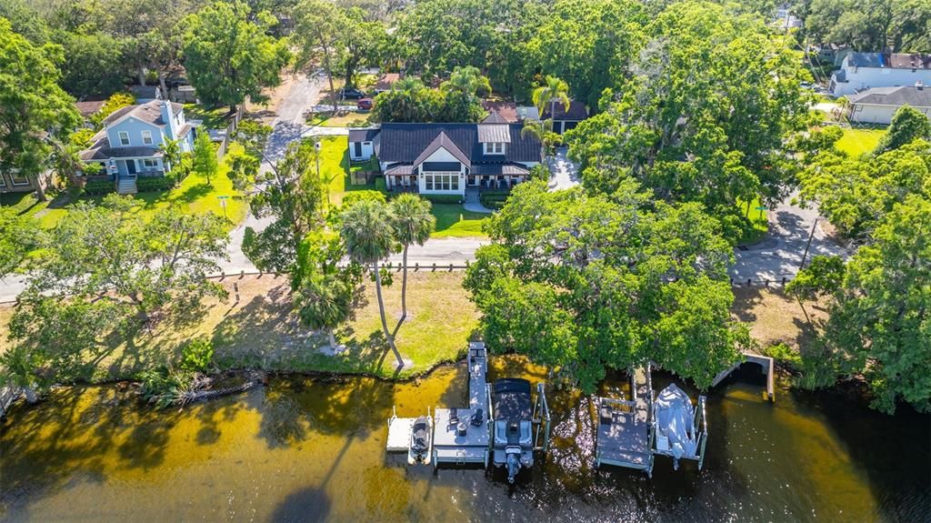 En Venta: $1,375,000 (5 camas, 3 baños, 2600 Pies cuadrados)