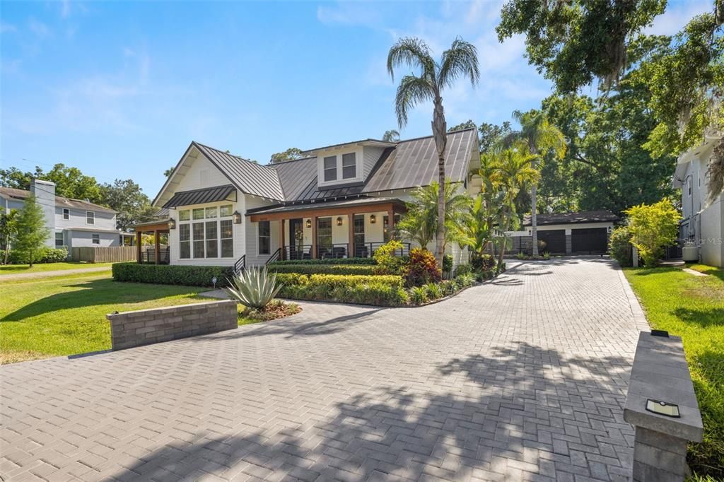 En Venta: $1,375,000 (5 camas, 3 baños, 2600 Pies cuadrados)